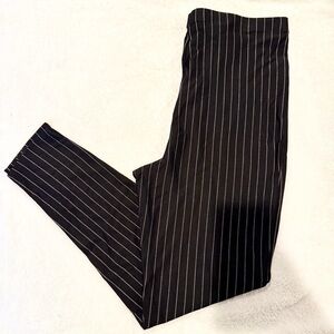 Forever 21 Black and White Pinstripe Leggings (NWOT)